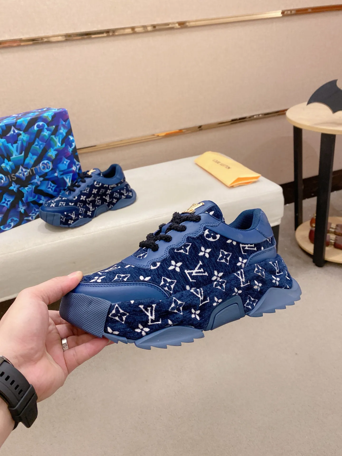 Factory price 600💰 Louis Vuitton (Louis Vuitton/lv) official website 1:1 copy 👊🏻Upper 🇮🇹Imported cowhide🇩🇪Lining imported breathable mesh lining. The original outsole is molded to reflect the identity of every man, and the upper foot is elegant and stable🚶🏻🚶🏻The high-end custom counter original replica📯The shoe last remains unchanged regardless of wind and rain, and can withstand the verification of time🔍️,🔵 Size: 39-45. Can be customized 38-46 non-refundable and non-exchangeable!